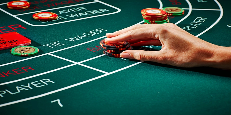 Baccarat – Hướng dẫn chi tiết và chiến thuật hiệu quả cho người mới - QENIX Baccarat – Hướng dẫn chi tiết và chiến thuật hiệu quả cho người mới - QENIX