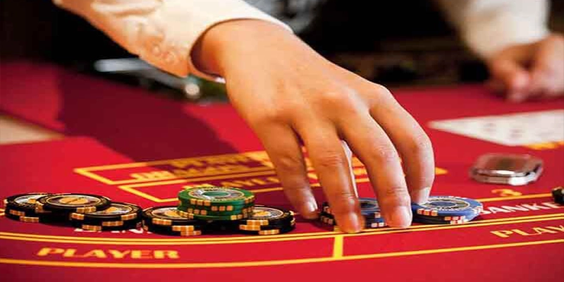 Baccarat – Hướng dẫn chi tiết và chiến thuật hiệu quả cho người mới - QENIX Baccarat – Hướng dẫn chi tiết và chiến thuật hiệu quả cho người mới - QENIX